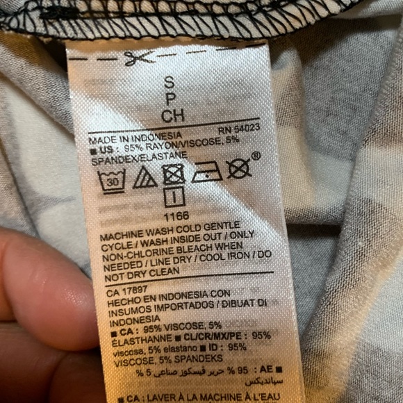 Old Navy Long Sleeves Knit Swing Floral Dress - Picture 4 of 4